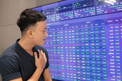 Nhà đầu tư nước ngoài đang 'bán' mạnh chứng khoán Việt Nam
