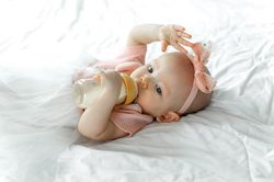 Khi n&agrave;o trẻ thực sự cần đổi sữa?