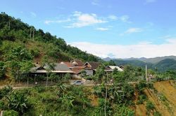 Bản l&agrave;ng v&ugrave;ng cao Nghệ An vắng b&oacute;ng lao động trẻ: Nỗi lo 'chảy m&aacute;u' nguồn nh&acirc;n lực