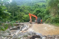 Đường vào điểm du lịch vùng cao Thái Nguyên tan hoang sau mưa lũ