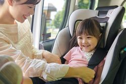 Ghế an to&agrave;n chuy&ecirc;n dụng: Kh&aacute;c biệt gi&uacute;p bảo vệ sinh mạng trẻ em