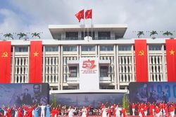 [Ảnh] Th&agrave;nh phố Hồ Ch&iacute; Minh tổng duyệt Lễ kỷ niệm 50 năm th&agrave;nh phố mang t&ecirc;n B&aacute;c Hồ