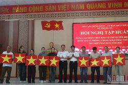 Vùng 3 Hải quân tuyên truyền biển, đảo và chống khai thác IUU cho ngư dân