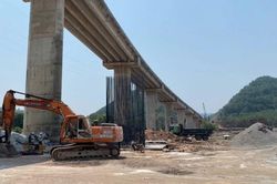 Tiếp tục cấm xe kh&aacute;ch từ 9 chỗ, xe tải từ 6 trục trở l&ecirc;n tr&ecirc;n cao tốc La Sơn-H&ograve;a Li&ecirc;n