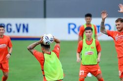 Đội tuyển Việt Nam làm quen bóng thi đấu ASEAN Cup 2026