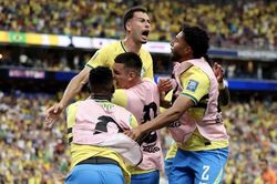 Martinelli giúp Brazil thoát hiểm trước Nhật Bản phút bù giờ