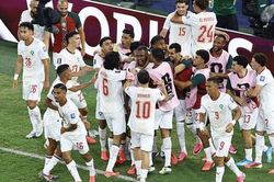 Morocco tho&aacute;t hiểm ph&uacute;t b&ugrave; giờ, hạ H&agrave; Lan tr&ecirc;n chấm lu&acirc;n lưu 11 m
