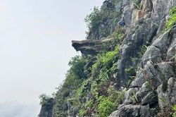 Từ 1-7, tạm dừng đón khách tham quan 'Mỏm đá sống ảo' ở Mã Pì Lèng