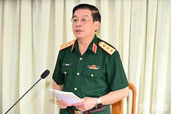 Thượng tướng Trương Thiên Tô kiểm tra Trung đoàn 28 (Sư đoàn 10, Quân đoàn 34)