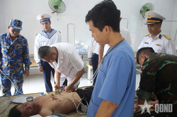 Bệnh x&aacute; đảo Song Tử T&acirc;y cấp cứu ngư d&acirc;n bị giảm &aacute;p cấp t&iacute;nh mức độ nặng