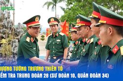 Thượng tướng Trương Thiên Tô kiểm tra Trung đoàn 28 (Sư đoàn 10, Quân đoàn 34)