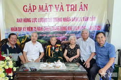 Anh h&ugrave;ng La Văn Cầu, người đ&atilde; trao cho t&ocirc;i chiếc khăn qu&agrave;ng đỏ v&agrave; ngọn lửa niềm tin