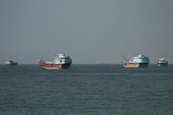 Mỹ - Iran chuyển địa điểm đ&agrave;m ph&aacute;n, trọng t&acirc;m dồn v&agrave;o eo biển Hormuz