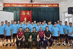 Đỗ Hùng Dũng làm lớp trưởng khóa học HLV tại Đà Nẵng