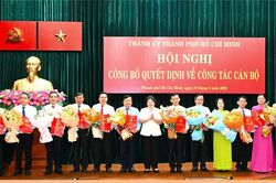 Phó Bí thư Thành ủy TPHCM Văn Thị Bạch Tuyết trao quyết định cán bộ