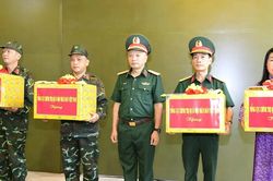 Thượng tướng L&ecirc; Quang Minh kiểm tra, động vi&ecirc;n lực lượng t&igrave;m kiếm, quy tập h&agrave;i cốt liệt sĩ tại c&ocirc;ng vi&ecirc;n L&ecirc; Thị Ri&ecirc;ng