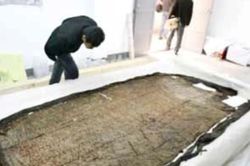 Túi lụa trong lăng mộ 2.200 năm tuổi hé lộ danh tính chủ nhân
