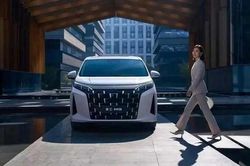 [GALLERY] 'Soi' BYD M9 đẹp như Toyota Alphard hạng sang, chỉ 661 triệu đồng