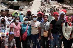 Vừa bị trục xuất khỏi Mỹ, h&agrave;ng trăm người Venezuela mất t&iacute;ch trong thảm họa động đất