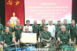 Báo Tiền Phong thăm hỏi và trao quà tri ân thương binh, người có công tại Ninh Bình, Hưng Yên