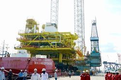 PTSC M&C hạ thủy giàn xử lý trung tâm Lạc Đà Vàng-A, sẵn sàng cho giai đoạn lắp đặt ngoài khơi