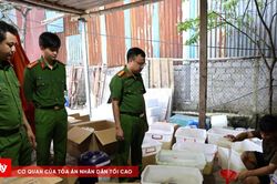 Khởi tố 2 đối tượng trong đường dây sản xuất sữa tắm, dầu gội giả