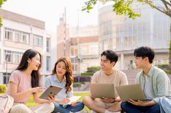 Tuyển sinh đại học 2026: Tránh 'bẫy' ngành hot, ưu tiên năng lực ứng dụng AI