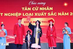 Trường Đại học Sư phạm Hà Nội trao bằng cử nhân tốt nghiệp năm 2026