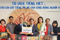 Tủ s&aacute;ch tiếng Việt - nhịp cầu g&igrave;n giữ tiếng mẹ đẻ cho cộng đồng người Việt ở nước ngo&agrave;i