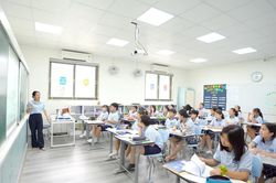 Trường tư thục được dạy ngoài thời gian năm học nhưng không được thu phí