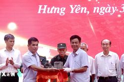 Bàn giao hơn 200 tài liệu, hiện vật xây dựng Bảo tàng Đảng Cộng sản Việt Nam