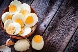 Ăn 4 quả trứng mỗi ng&agrave;y suốt 5 th&aacute;ng, người phụ nữ 33 tuổi nhận kết quả bất ngờ khi đi kh&aacute;m