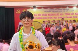 Cậu bé mồ côi viết nên kỳ tích trở thành thủ khoa trường chuyên