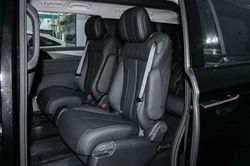 Xe MPV PHEV dài 5,2 mét, nội thất tiện nghi, giá 730 triệu đồng