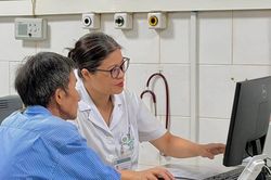 Cơ hội điều trị ung thư nhờ hạt vi cầu phóng xạ Y-90 và thuốc đích