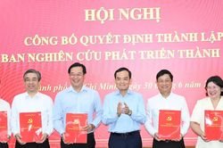 Công bố quyết định thành lập Ban Nghiên cứu phát triển TPHCM