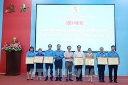 Gieo an t&acirc;m cho người lao động giữa những lo toan cuộc sống