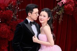 Midu và chồng doanh nhân 'tình bể bình' trong tiệc kỷ niệm 2 năm ngày cưới