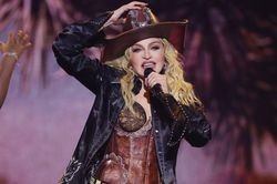 Madonna chỉ trích AI: 'Đó là điều hoàn toàn đối lập với việc làm nghệ thuật'