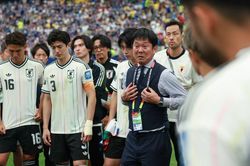 Tuyển Nhật Bản chia tay World Cup trong nước mắt