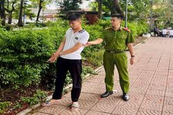 Nửa đ&ecirc;m bị cướp t&agrave;i sản, c&ocirc; g&aacute;i b&aacute;o C&ocirc;ng an liền biết được danh t&iacute;nh kẻ xấu