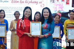 Trao giải Cuộc thi ảnh trực tuyến 'M&aacute;i ấm gia đ&igrave;nh - Điểm tựa y&ecirc;u thương'