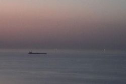 Oman và Iran lần đầu họp bàn về quản lý eo biển Hormuz