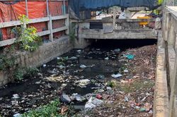 Kênh thoát nước trở thành 'điểm đen' ô nhiễm