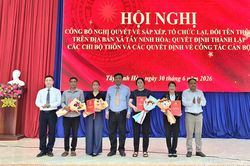 Xã Tây Ninh Hòa công bố nghị quyết sắp xếp thôn và kiện toàn các chi bộ