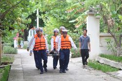 Bệnh xá đảo Song Tử Tây cấp cứu ngư dân bị giảm áp mức độ nặng