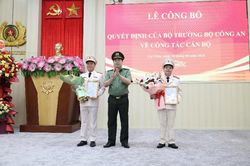 C&ocirc;ng bố c&aacute;c Quyết định của Bộ trưởng Bộ C&ocirc;ng an về c&ocirc;ng t&aacute;c c&aacute;n bộ
