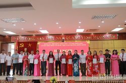 Phường Đông Kinh công bố nghị quyết, quyết định về sắp xếp tổ chức các khối phố
