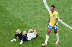 Brazil 2-1 Nhật Bản: C&aacute;c vũ c&ocirc;ng Samba ngược d&ograve;ng kịch t&iacute;nh