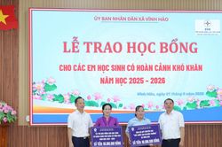 Vĩnh T&acirc;n 4: N&acirc;ng bước học sinh ngh&egrave;o trước thềm năm học mới